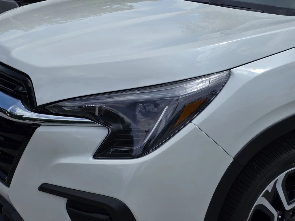 New 2026 CRYSTAL WHITE PEARL Subaru Limited 7-Passenger image 6