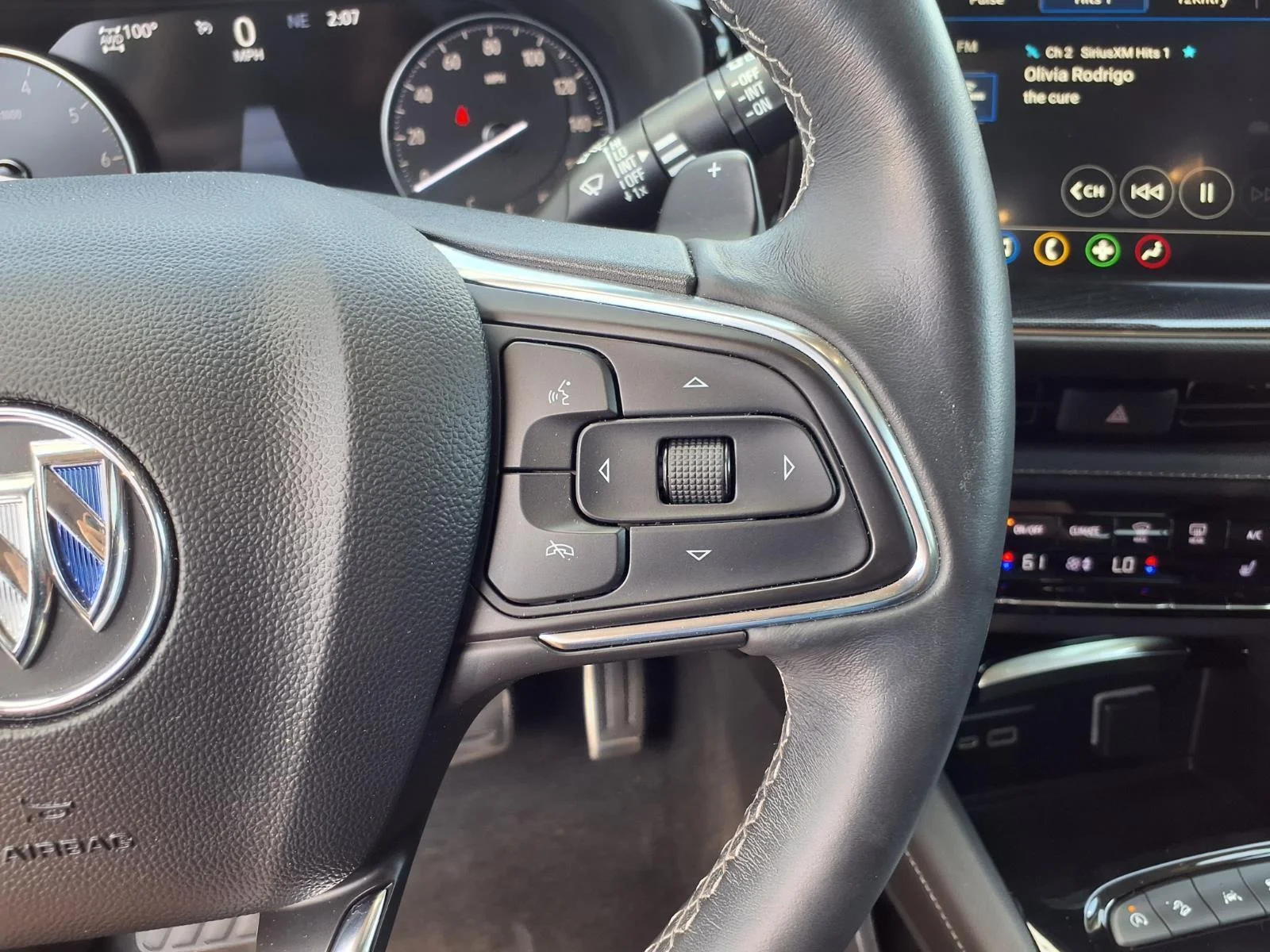 Used 2023 Summit White Buick Essence image 12