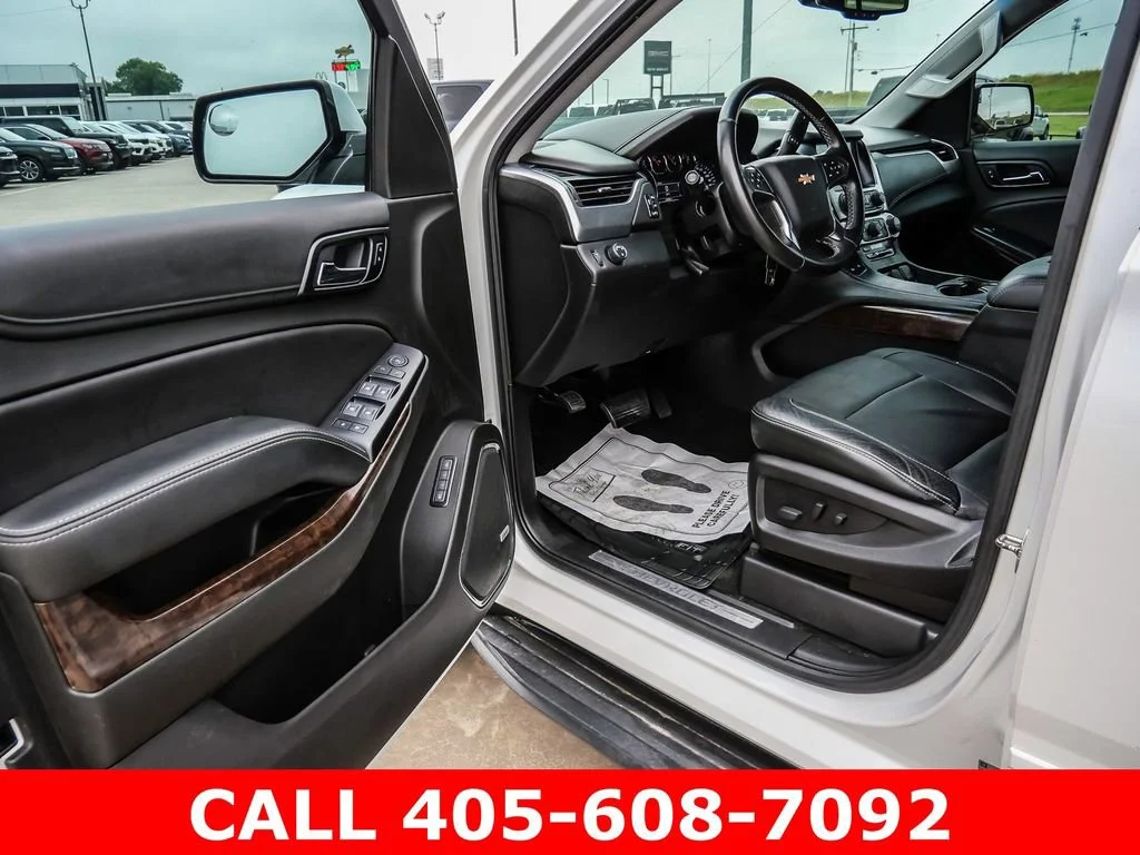 Used 2018 IRIDESCENT PEARL TRICOAT Chevrolet LT image 29