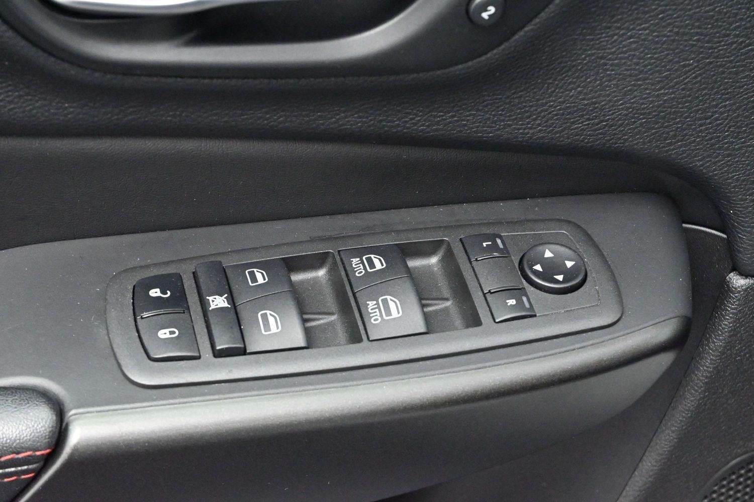 Used 2022 Bright White Clearcoat Jeep Trailhawk image 13