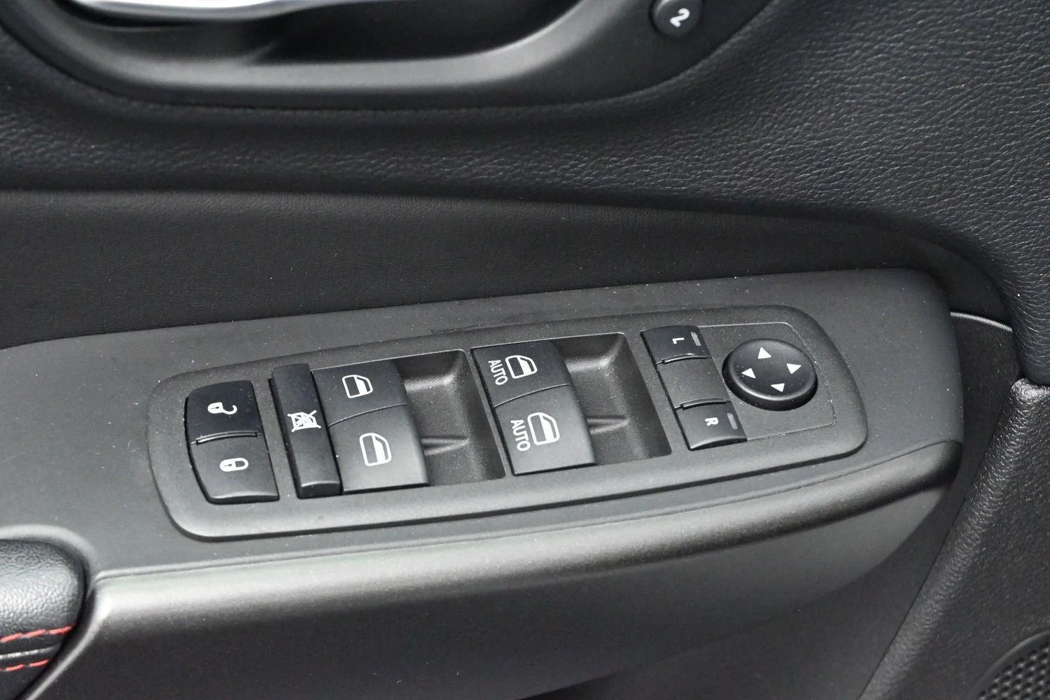 Used 2022 Bright White Clearcoat Jeep Trailhawk image 13