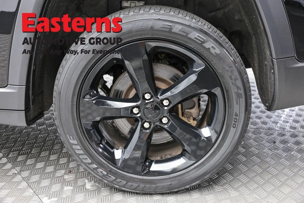 Used 2023 Black Jeep Altitude image 8