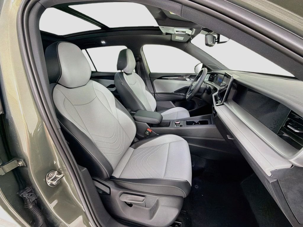 New 2026 Avocado Green w/Deep Black Roof Volkswagen 2.0T SE R-Line Black 4MOTION image 29