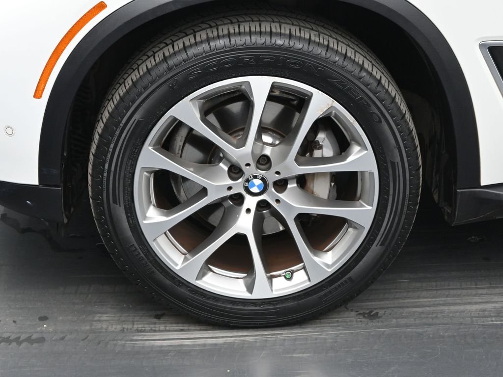 Certified Used 2023 White BMW sDrive40i image 33