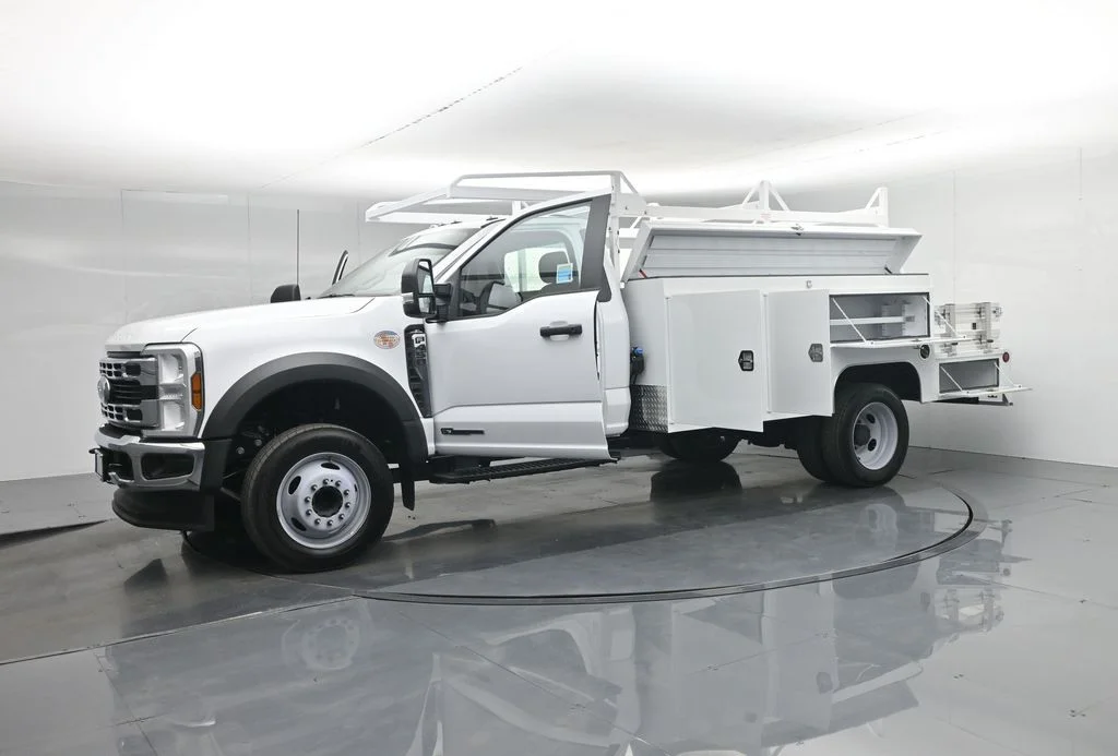New 2025 Oxford White Ford XL image 4