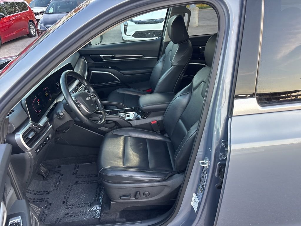 Used 2025 Silver Kia S image 9