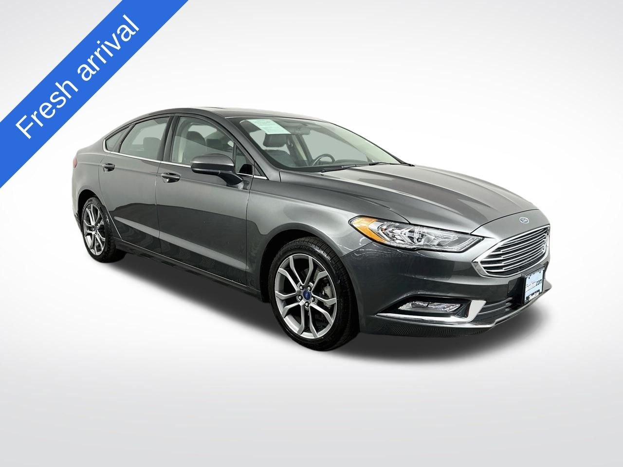 Used 2017 Magnetic Ford SE image 1