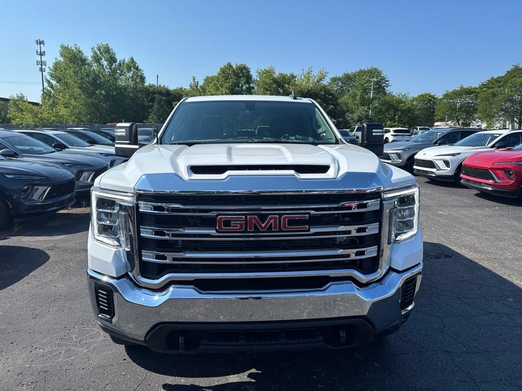 Used 2023 SUMMIT WHITE GMC SLE image 4