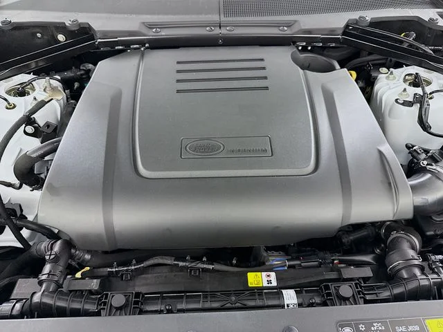 New 2026 Fuji White Land Rover S image 32