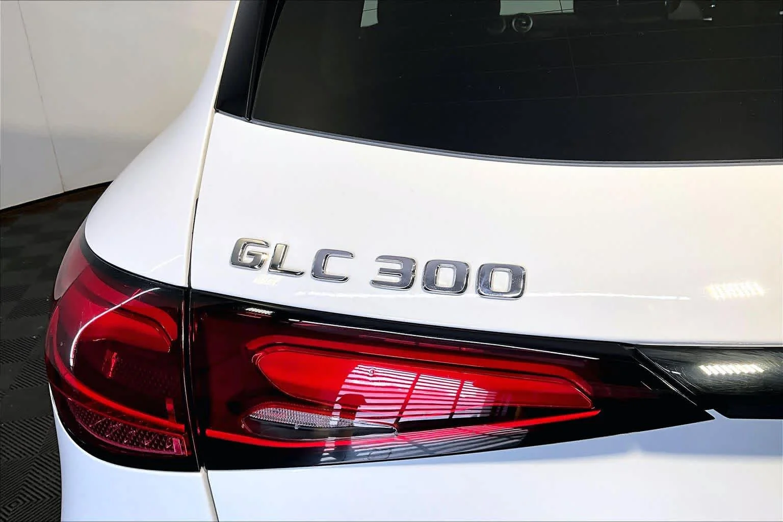 Used 2026 Polar White Mercedes-Benz GLC 300 image 33