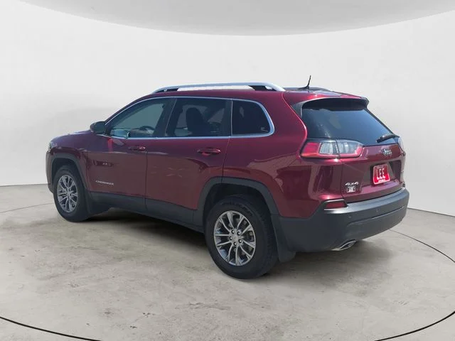 Used 2021 Red Jeep Latitude Lux image 3