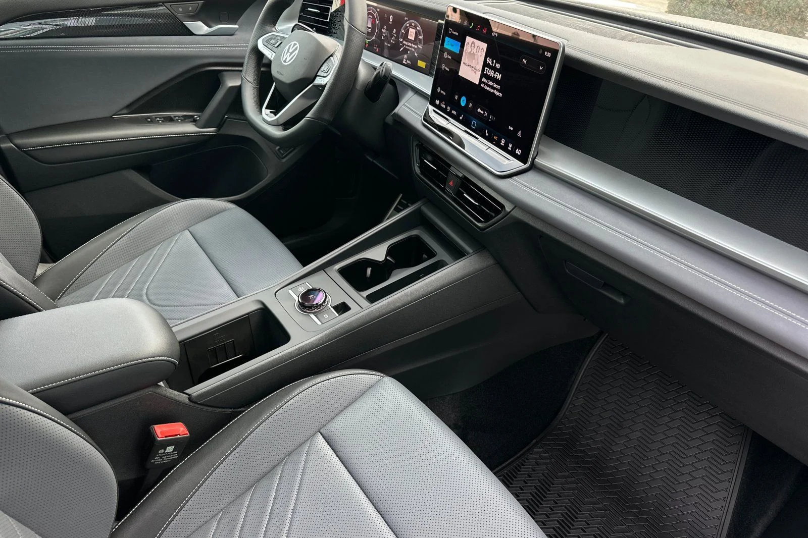New 2026  Volkswagen 2.0T SE R-Line Black image 14