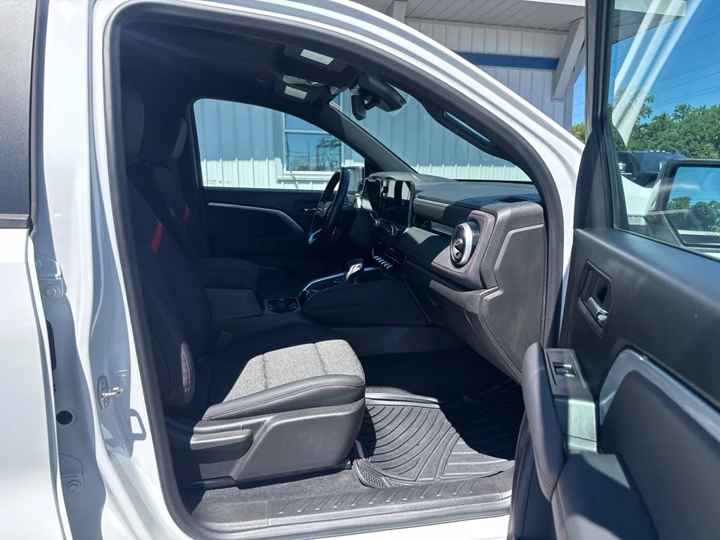 Used 2023 Summit White Chevrolet Z71 image 22