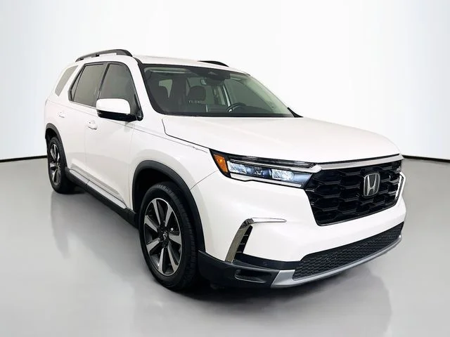Certified Used 2025 Platinum White Pearl Honda 2WD Touring image 32