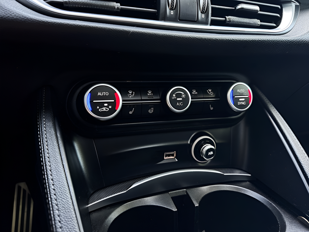Used 2023 Gray Alfa Romeo Veloce image 9