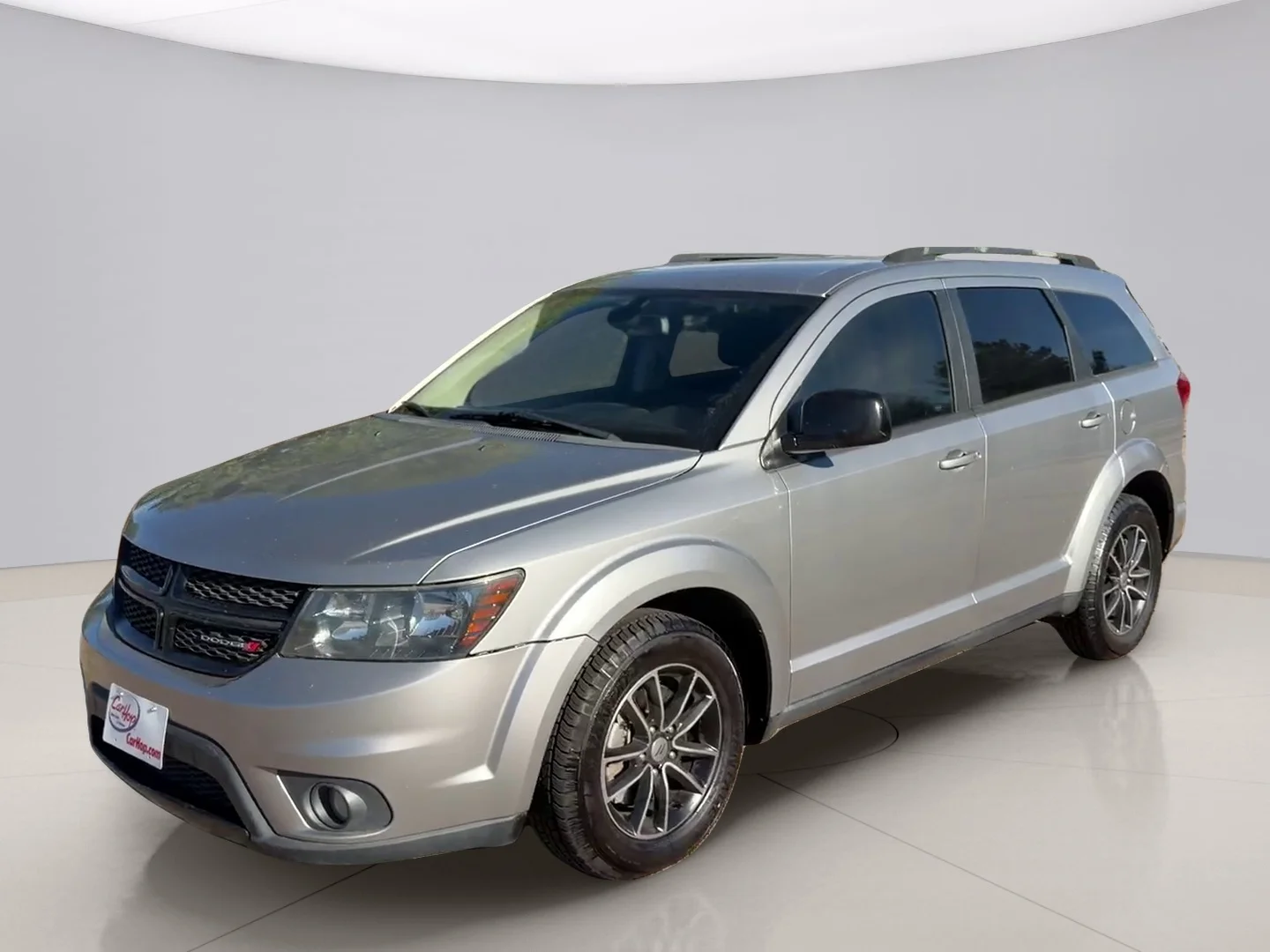 Used 2018 Silver Dodge SXT image 1
