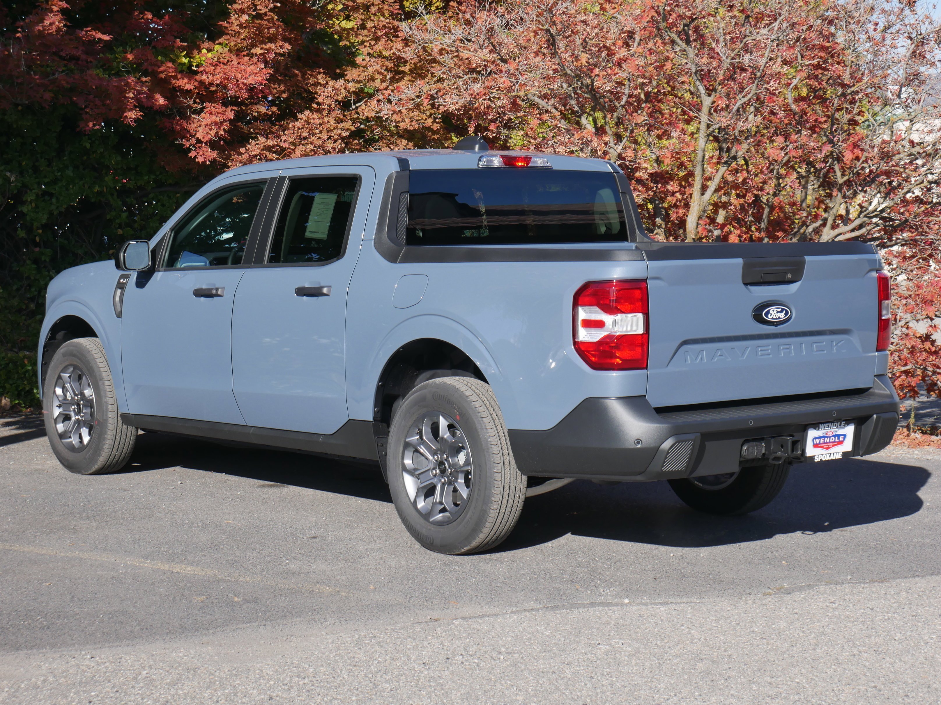 New 2025 Azure Gray Metallic Tri-Coat Ford XLT image 18