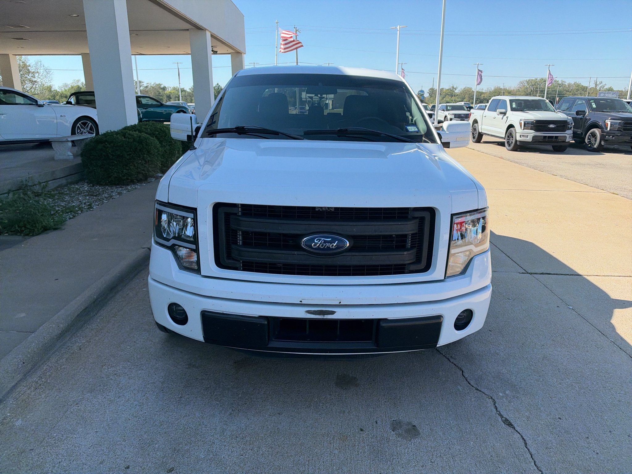 Used 2014 Oxford White Ford XLT image 3
