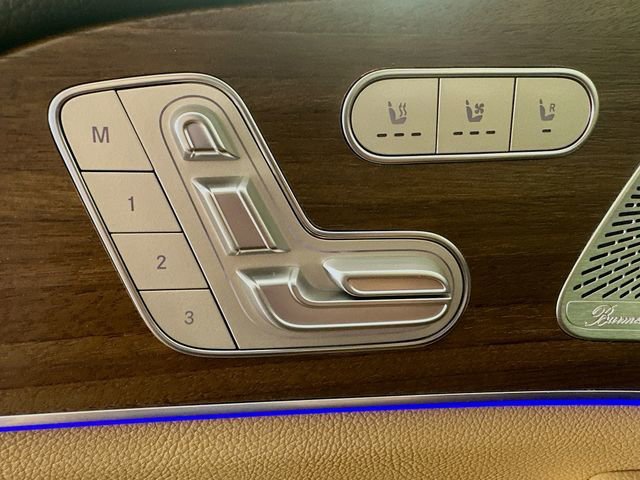 New 2026 MANUFAKTUR Moonlight White Metallic Mercedes-Benz GLS 580 image 53