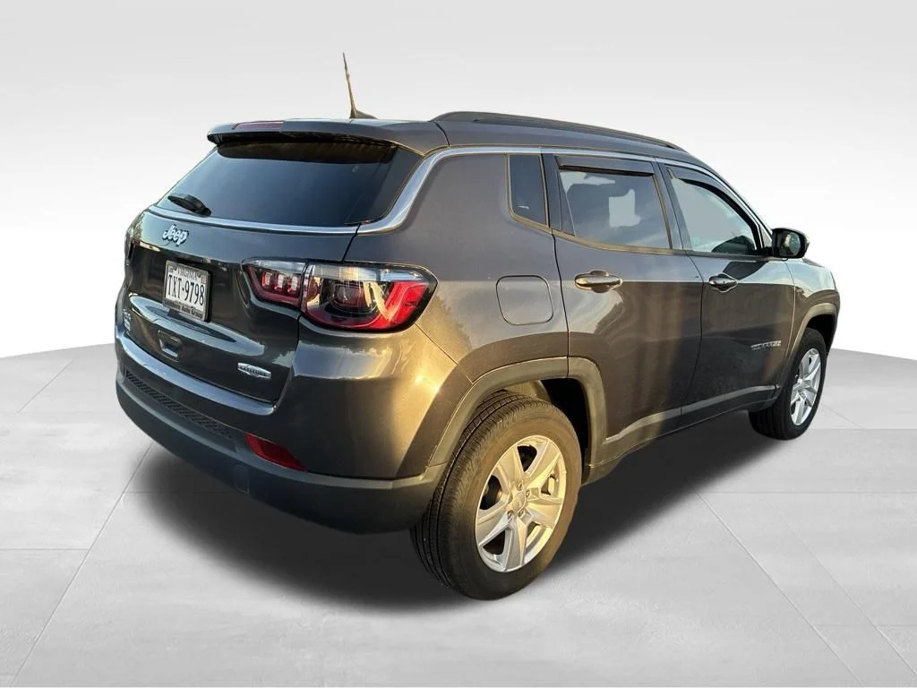 Used 2022 Gray Jeep Latitude image 5