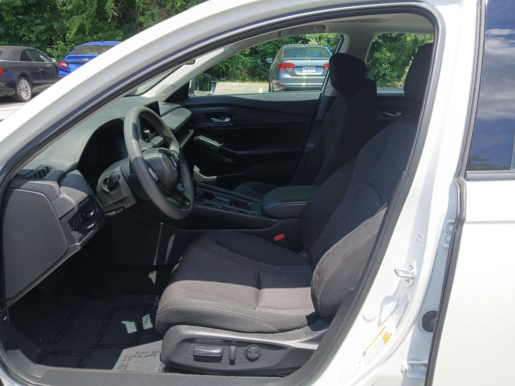 Used 2024 White Honda EX image 9