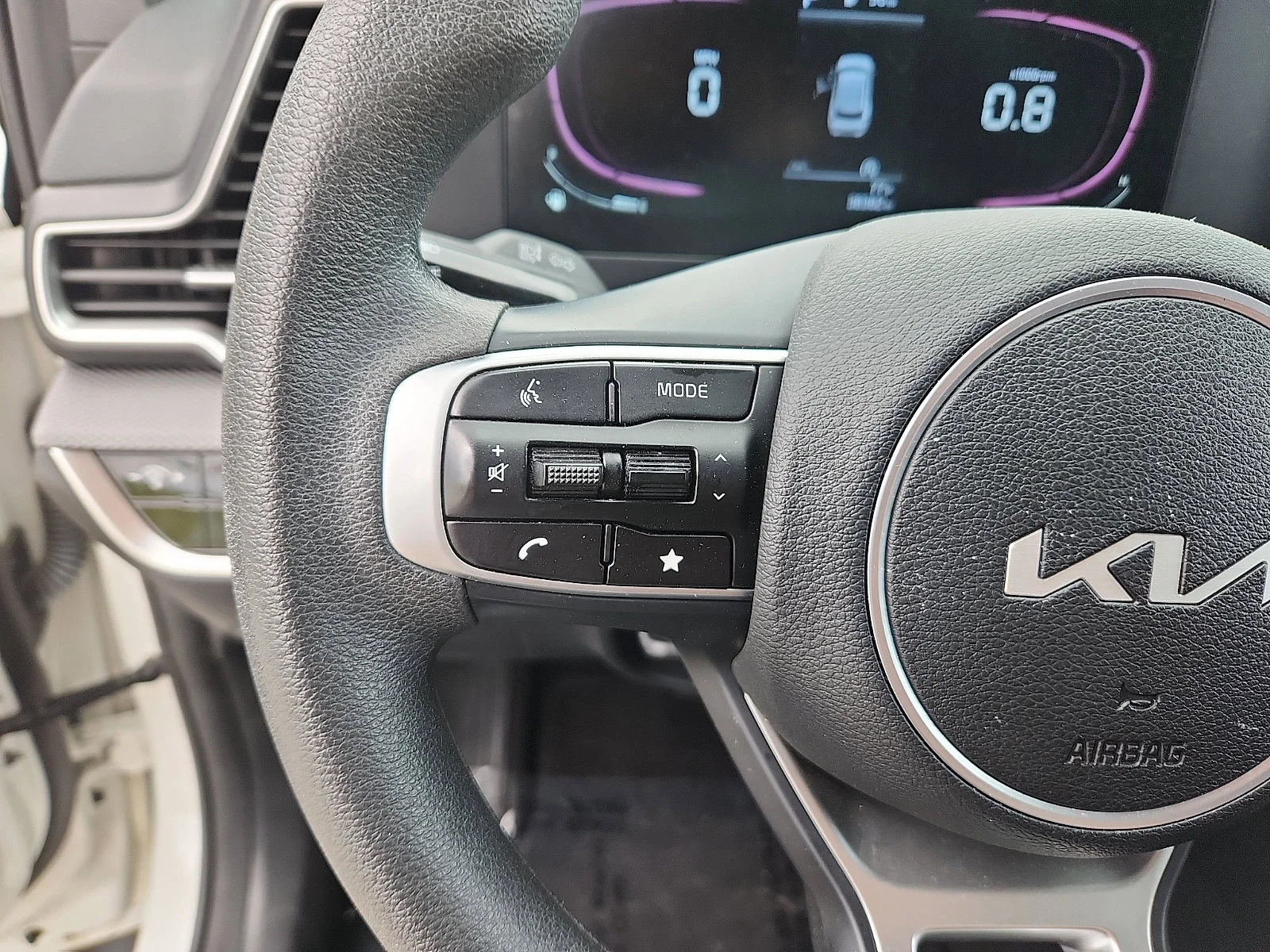 Used 2024 Snow White Pearl Kia LX image 20