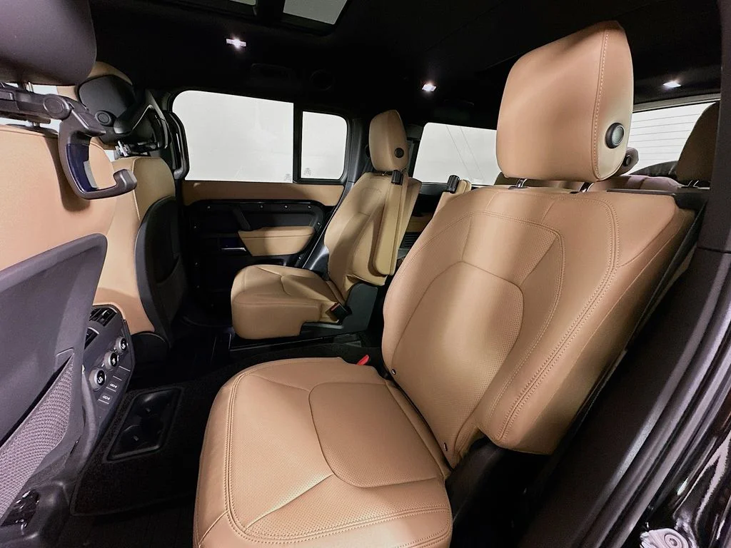 New 2026 Santorini Black Land Rover S image 24