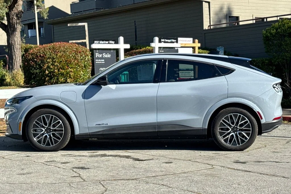 Used 2025 Gray Ford Premium image 8