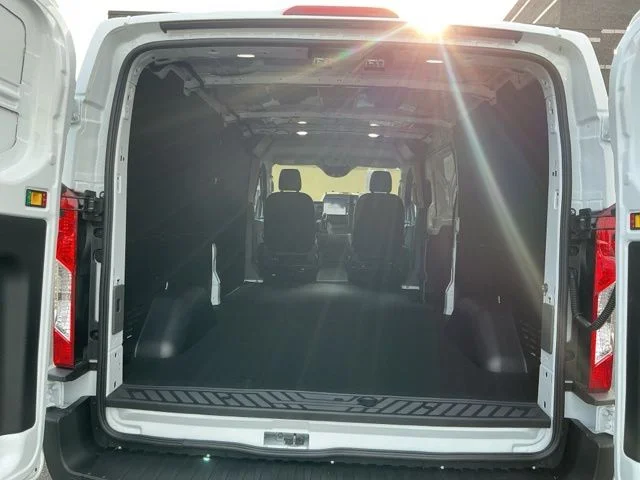 New 2026 Oxford White Ford Base image 7