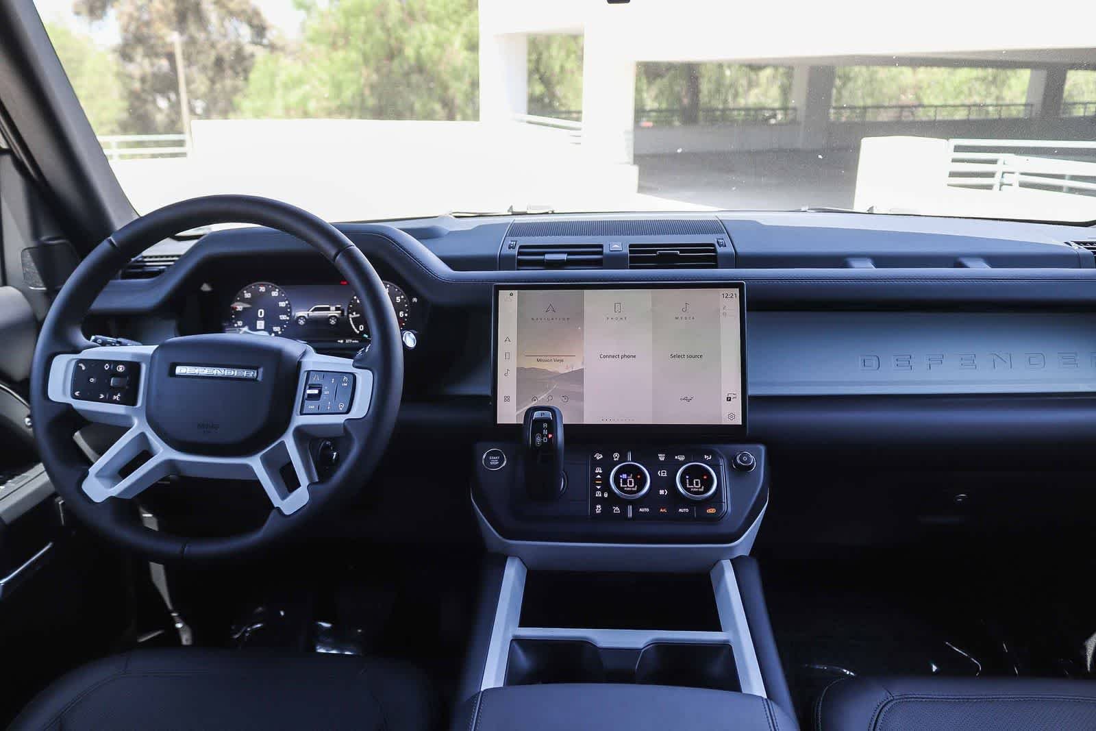 New 2026 Santorini Black Land Rover X-Dynamic SE image 11