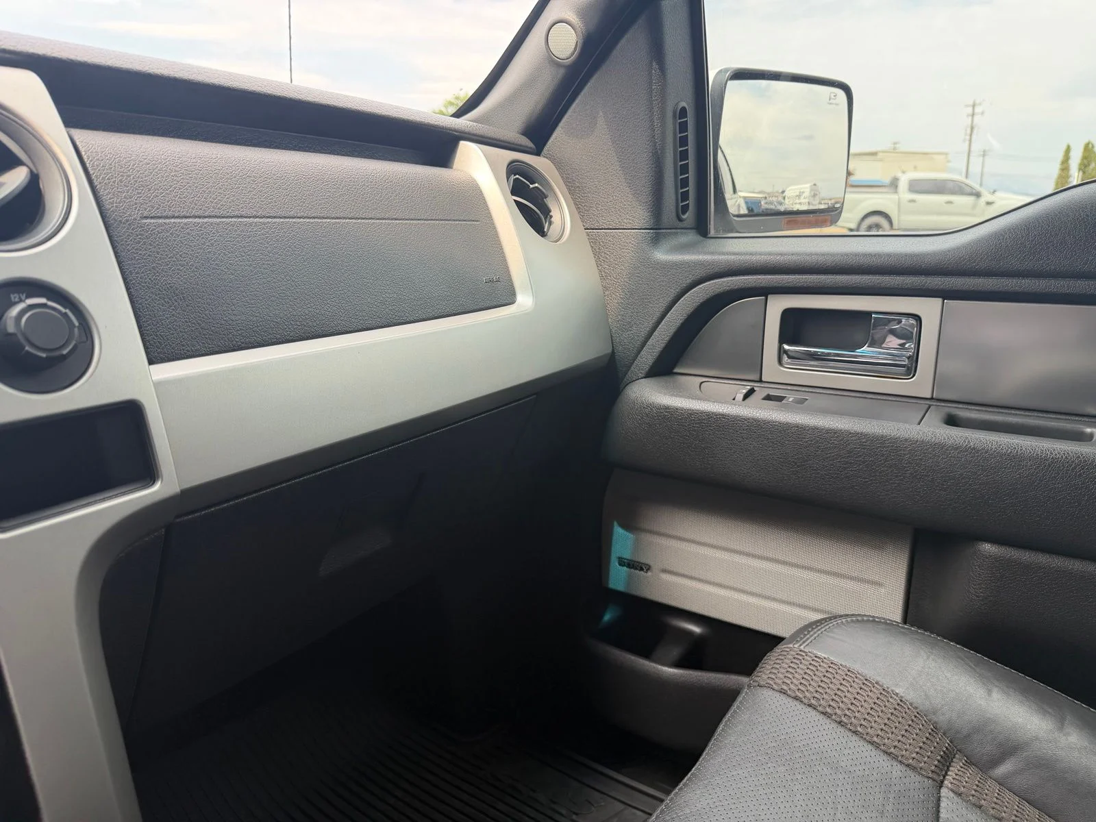 Used 2013 White Ford SVT Raptor image 24