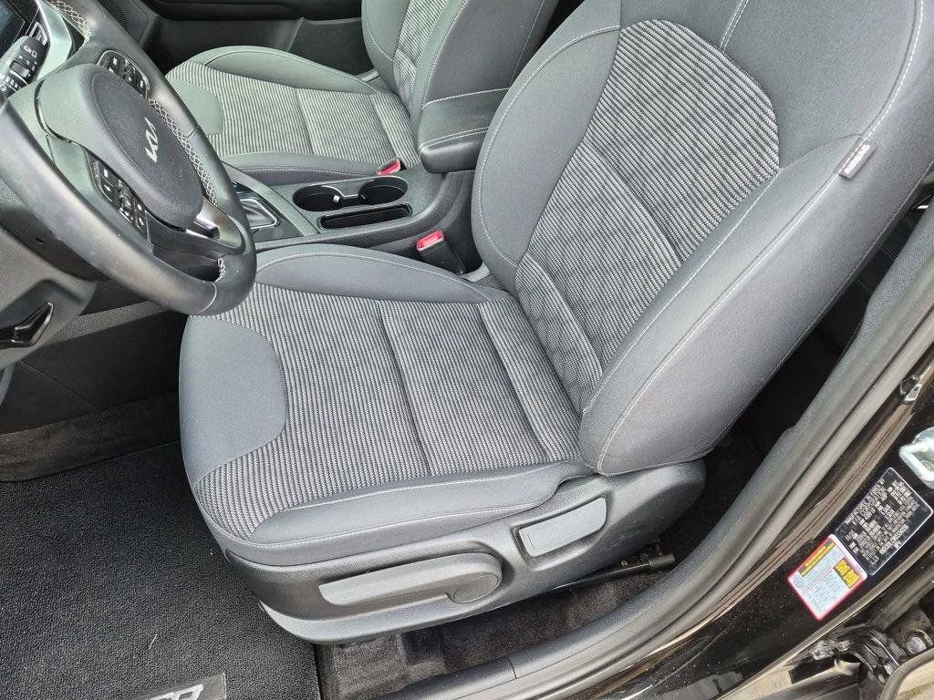 Used 2022 Black Kia LXS image 19