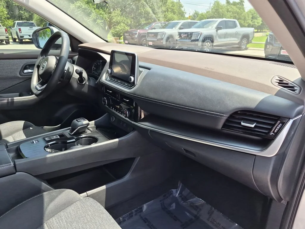 Used 2021 Silver Nissan SV image 37