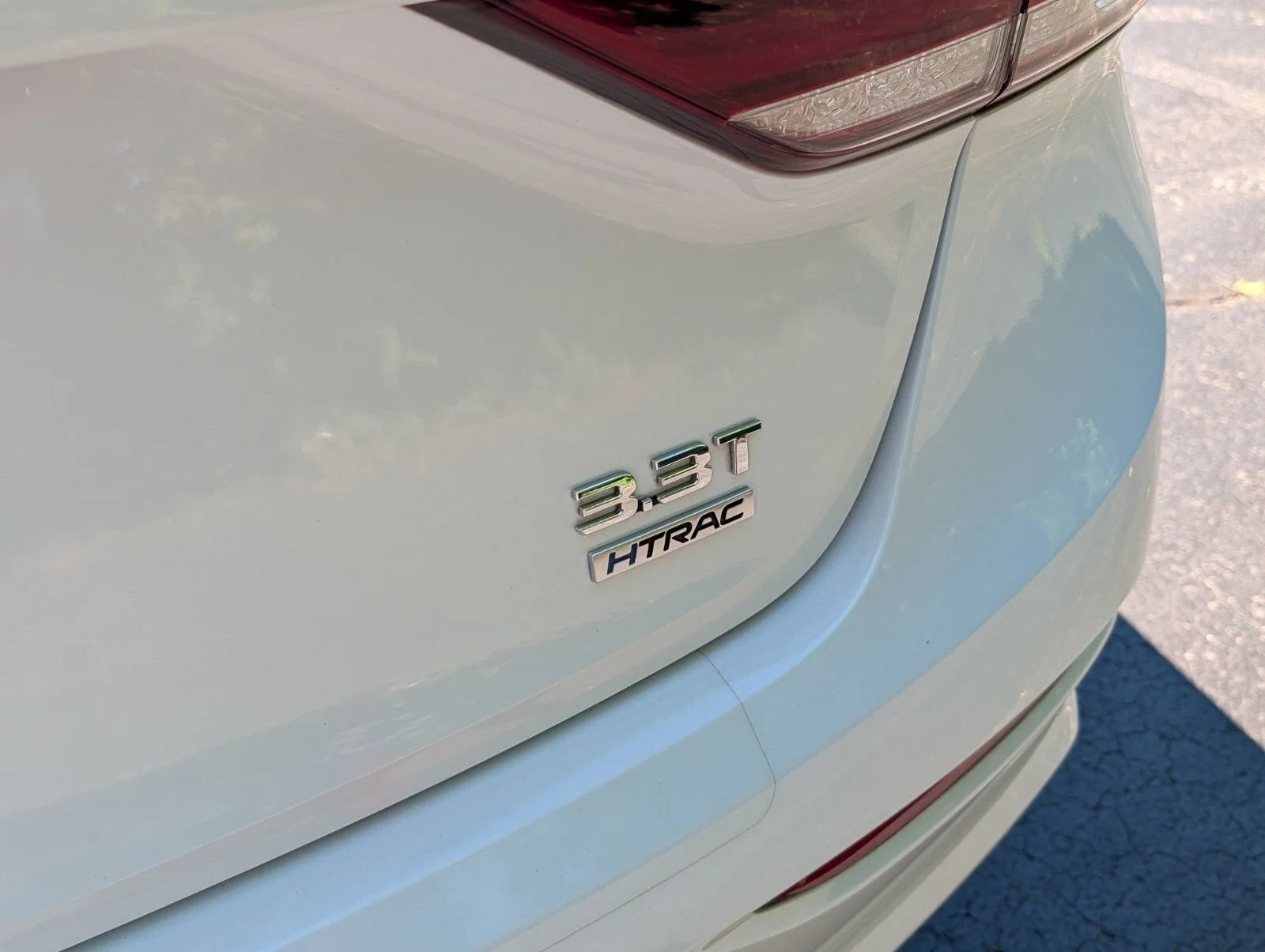 Used 2018 White Genesis 3.3T Sport image 19