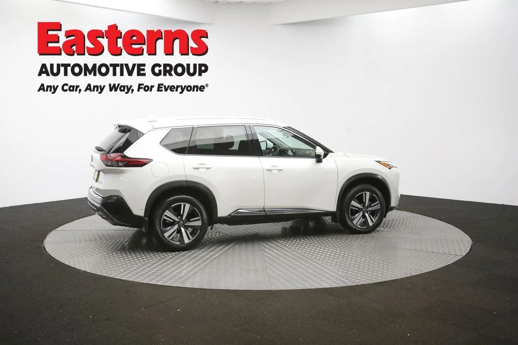 Used 2022 White Nissan SL image 44
