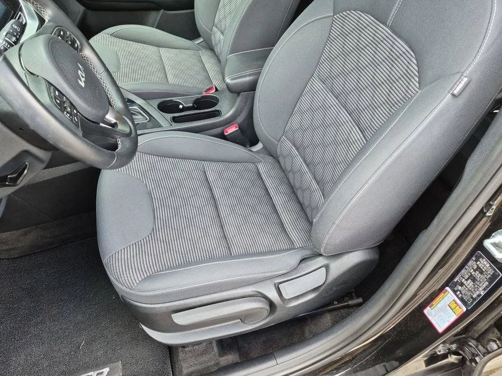 Used 2022 Black Kia LXS image 19