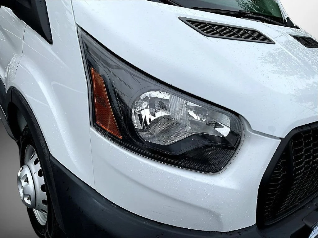 Used 2024 Oxford White Ford Base image 33