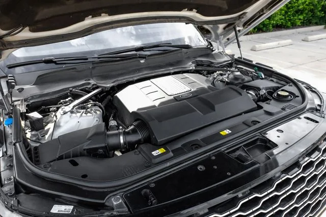Used 2019 White Land Rover 5.0L V8 Supercharged image 63