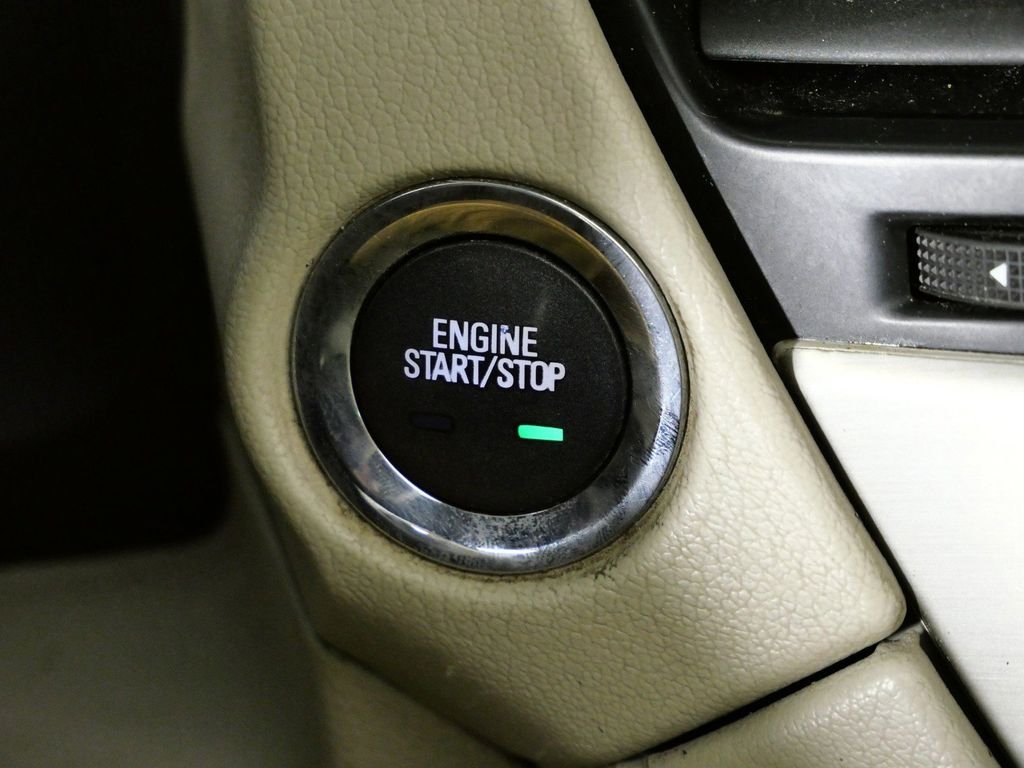 Used 2018 White GMC Denali image 45