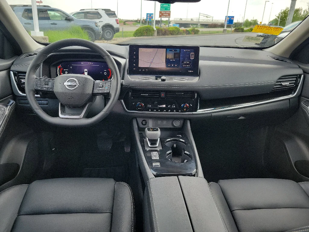 Used 2025 Boulder Gray Pearl Nissan SL image 9