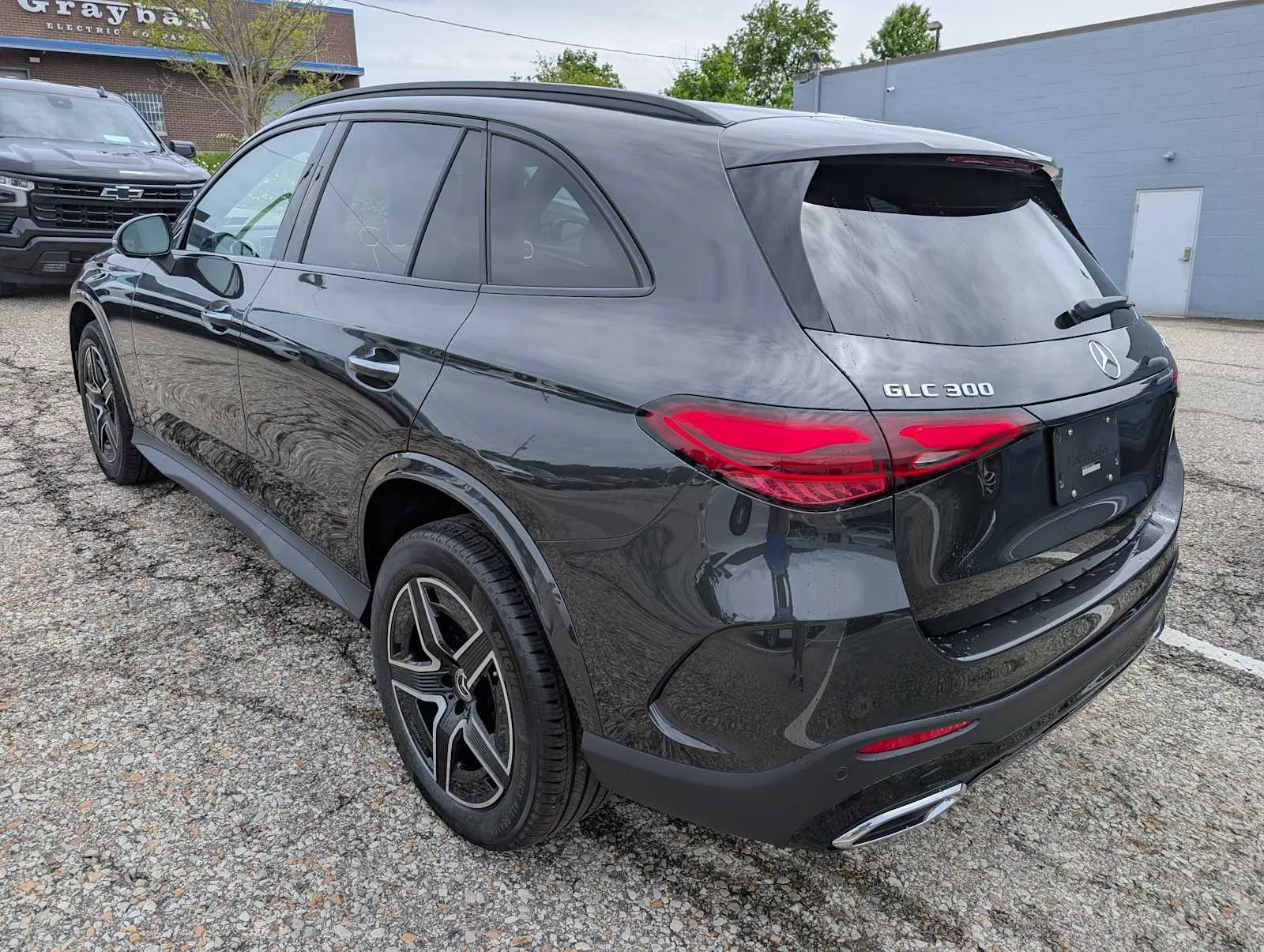Used 2026 Graphite Grey Metallic Mercedes-Benz GLC 300 image 9
