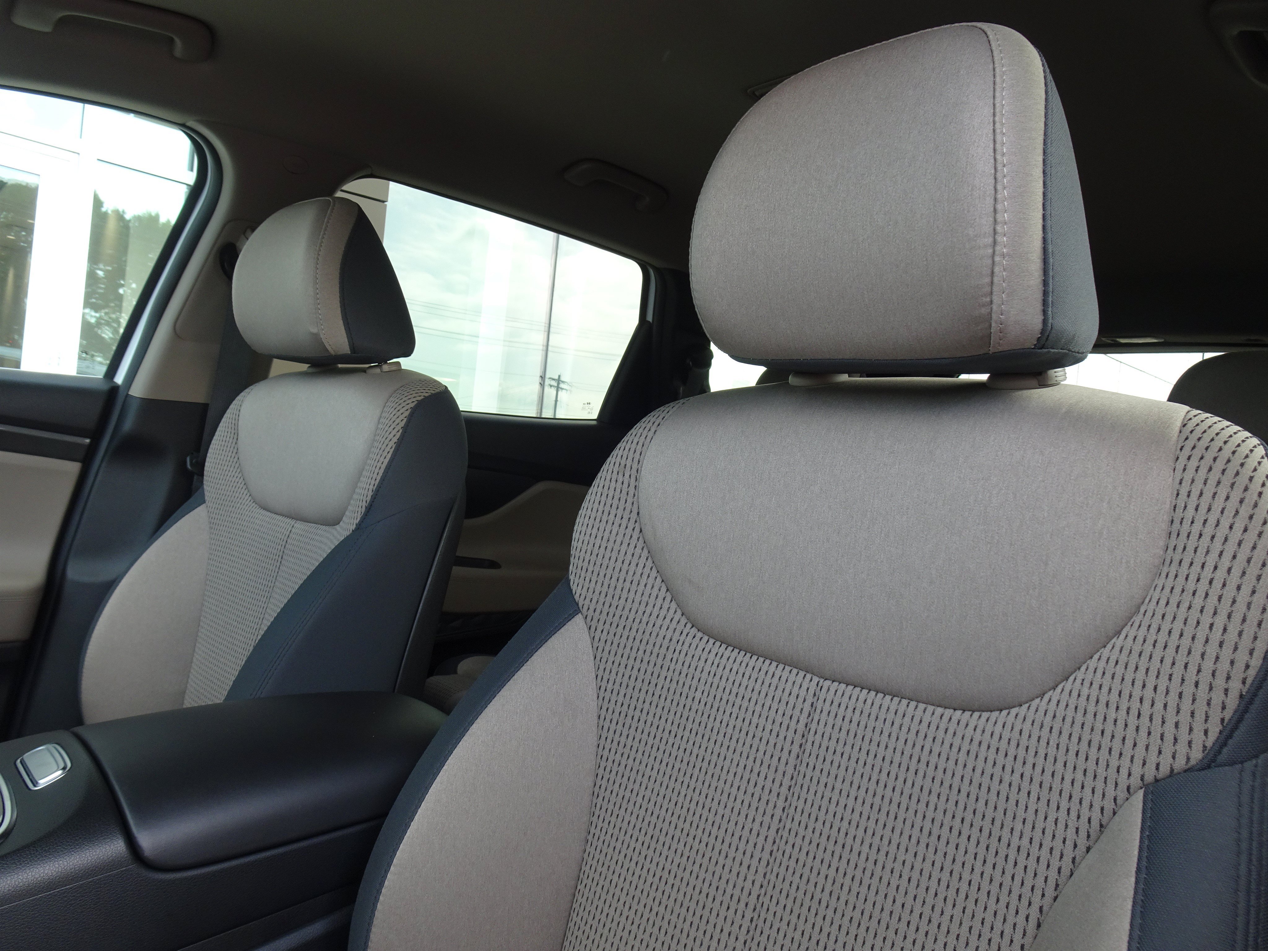 Used 2023 Serenity White Pearl Hyundai SE image 10