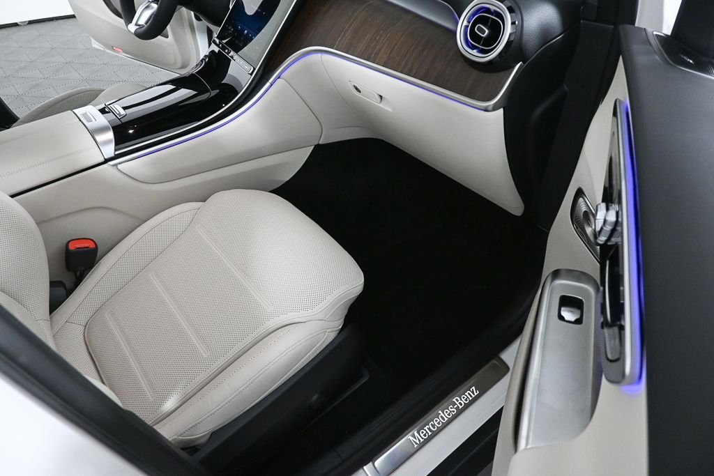 New 2026 Polar White Mercedes-Benz GLC 300 image 22
