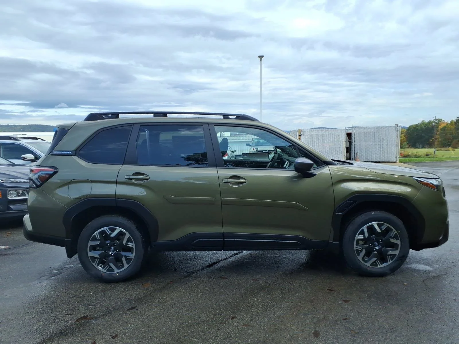 New 2026 AUTUMN GREEN METALLIC Subaru Premium image 2