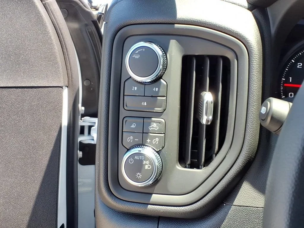 New 2026 Summit White GMC Pro image 10