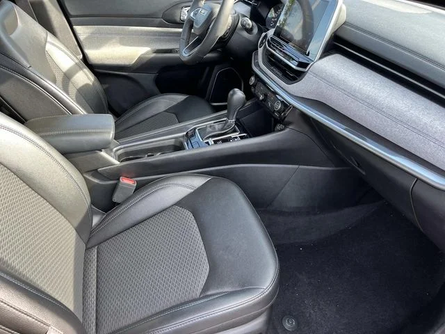 Used 2025 Black Jeep Latitude image 21
