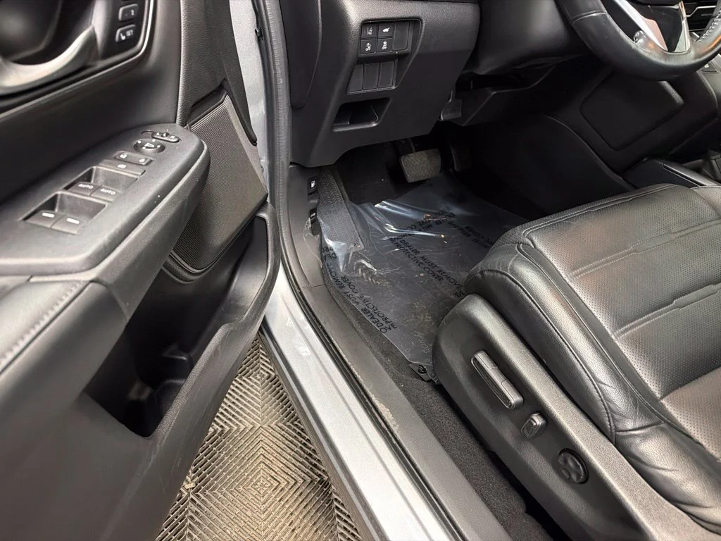 Used 2019 Lunar Silver Metallic Honda Touring image 27
