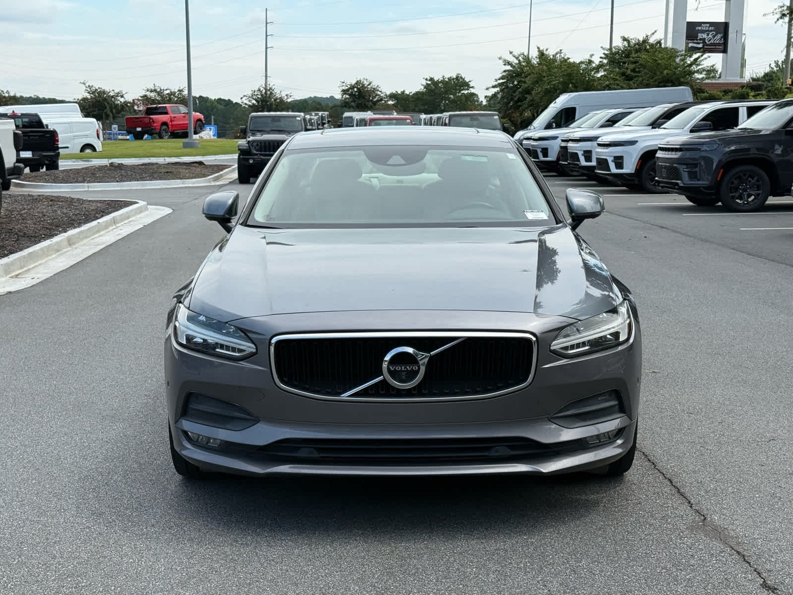 Used 2018 OSMIUM GRAY METALLIC Volvo Momentum image 8