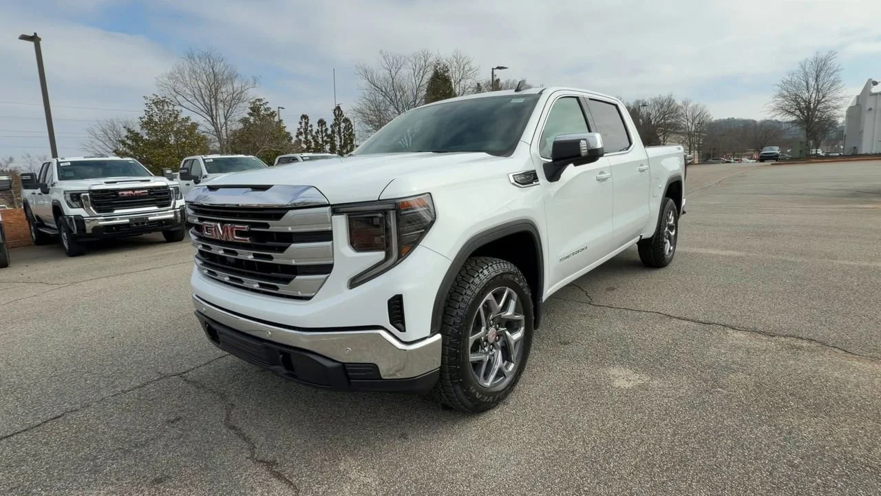 New 2026 Summit White GMC SLE image 4