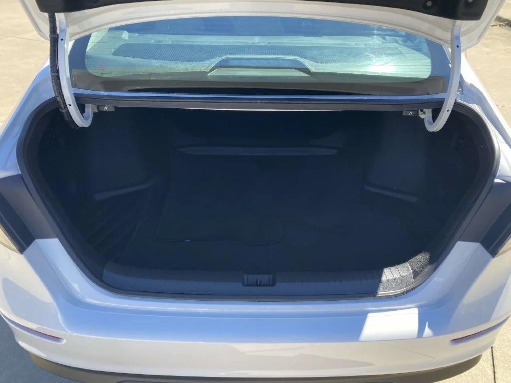 Certified Used 2025 White Honda SE image 13